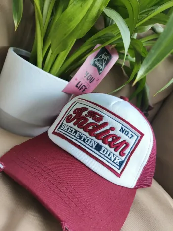 Casquette Trucker The Indian rouge