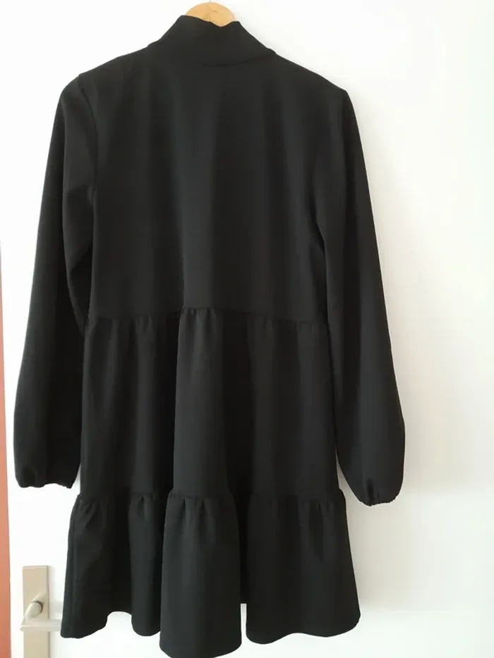 Robe noire forme évasée avec volants Zara - photo numéro 5
