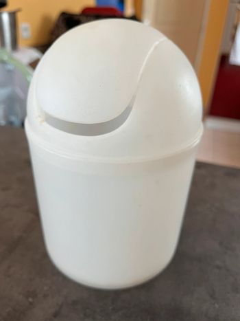 Poubelle en plastique
