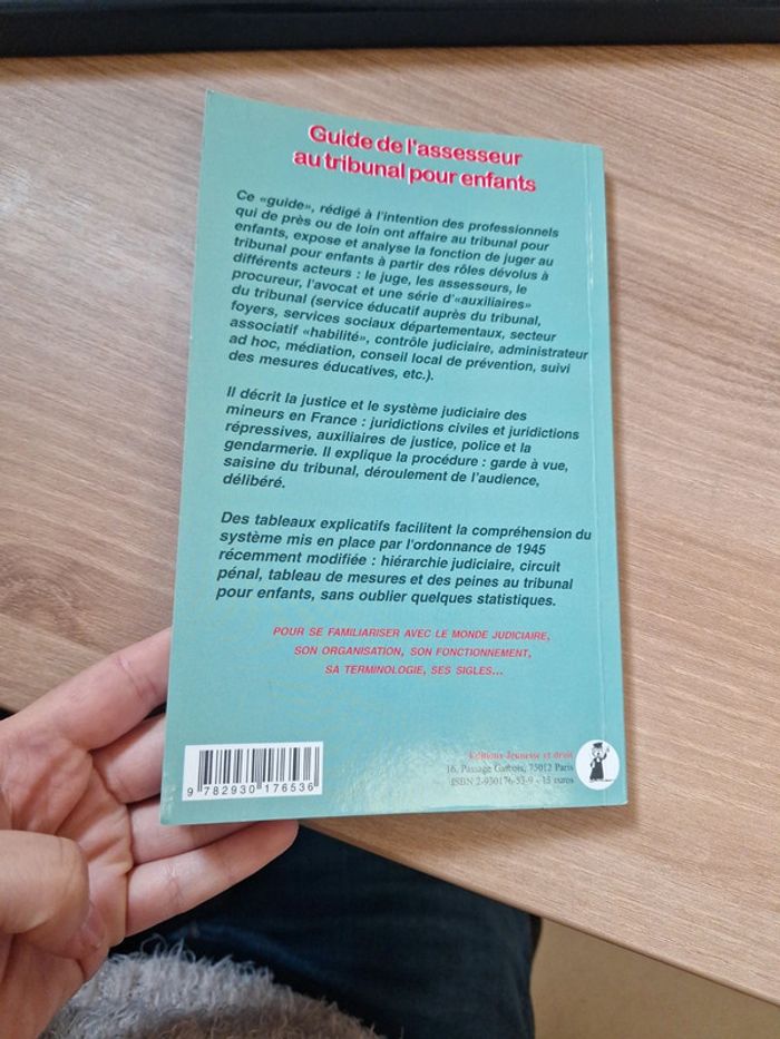 Livre juger les jeunes - photo numéro 2