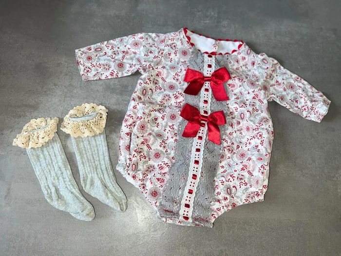 Ensemble 6 mois barboteuse chaussettes hautes 6 mois marque espagnole
