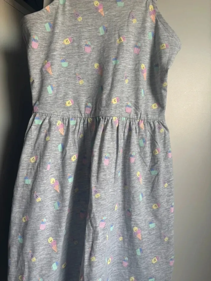 Robe 10 ans neuve - photo numéro 2
