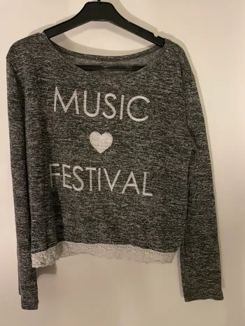 Jolie pull léger taille 36 - S en très bon état