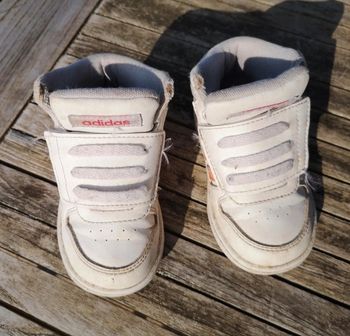 Paire de baskets hautes adidas taille 22