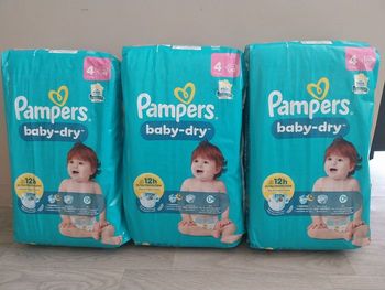 3 paquets de Pampers taille 4