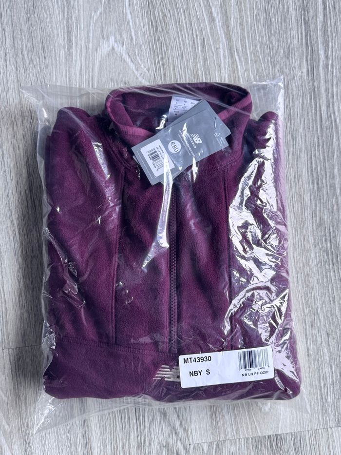 New Balance – Sweat Polaire Fleece 1/2 Zip Bordeaux S (État Neuf avec Étiquette) - photo numéro 4
