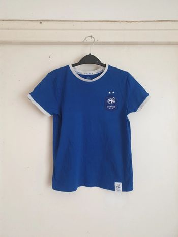 Tee shirt foot supporter