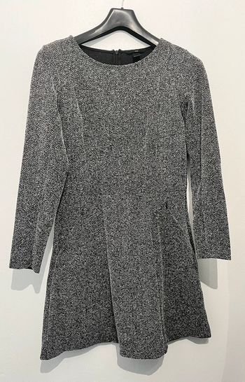 Jolie robe H&M à chevrons gris taille 38