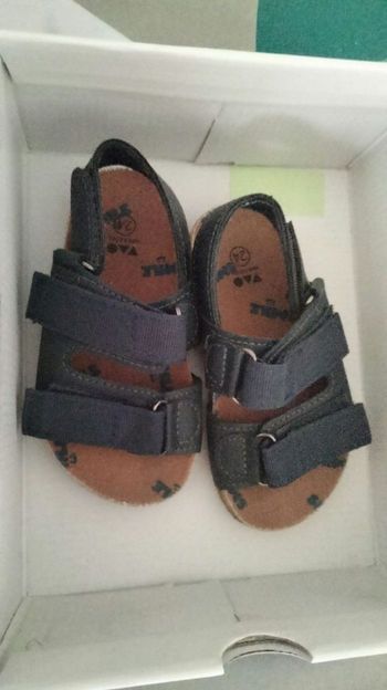 Sandales marque Tape à l'oeil taille 24