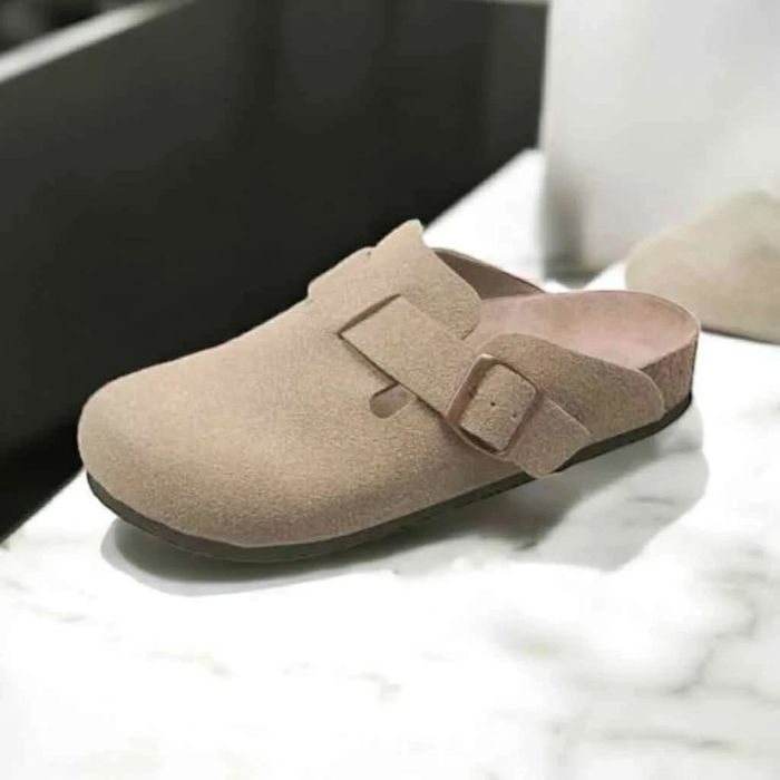 Mules style Birkenstock en suédine beige – Pointure 38 – Neuf avec étiquette - photo numéro 4