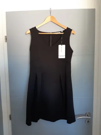 Robe neuve noire Naf Naf taille 42