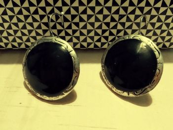 Boucles d'oreilles noires