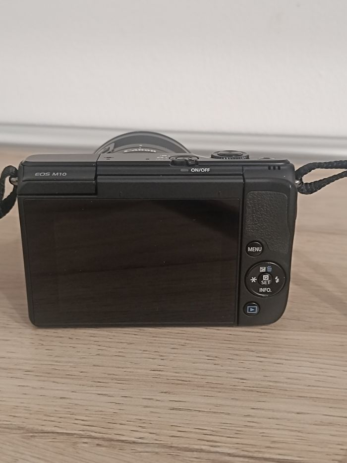 Appareil photo canon M10 - photo numéro 3