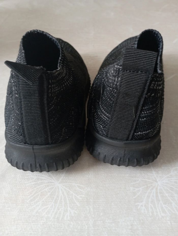 Basket à enfilée noir et gris taille 32 5€ - photo numéro 3