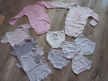Lot bodys/maillots 23/24 mois