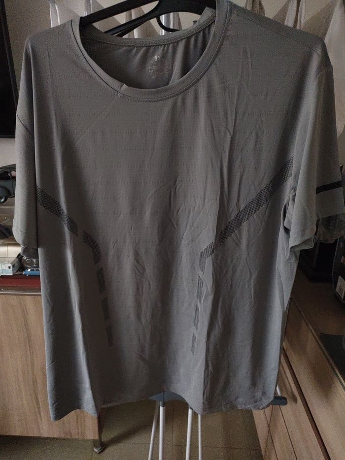Tee shirt x 4   5 xl neuf