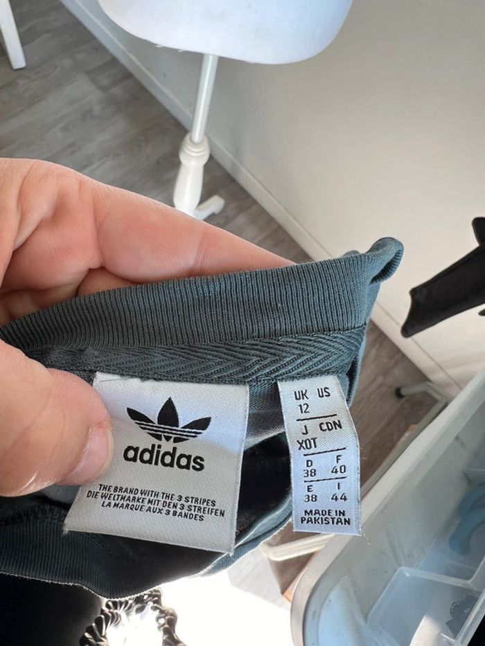 Très beau t shirt adidas 40 - photo numéro 4