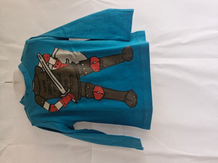 T-shirt manches longues 2 ans La Compagnie des Petits Bleu Chevalier armure épée bouclier