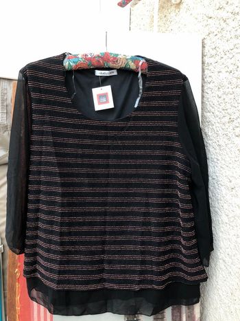 Top noir taille 4 neuf