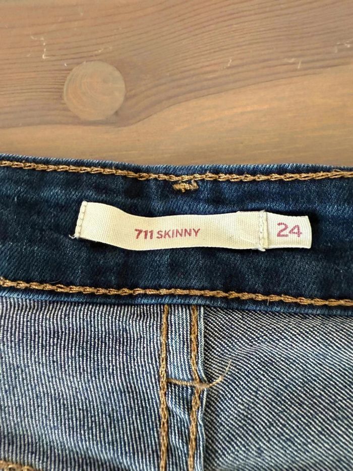 Superbe Jean Levi's 711 Skinny, taille W24 L32, en excellent état ! - photo numéro 4