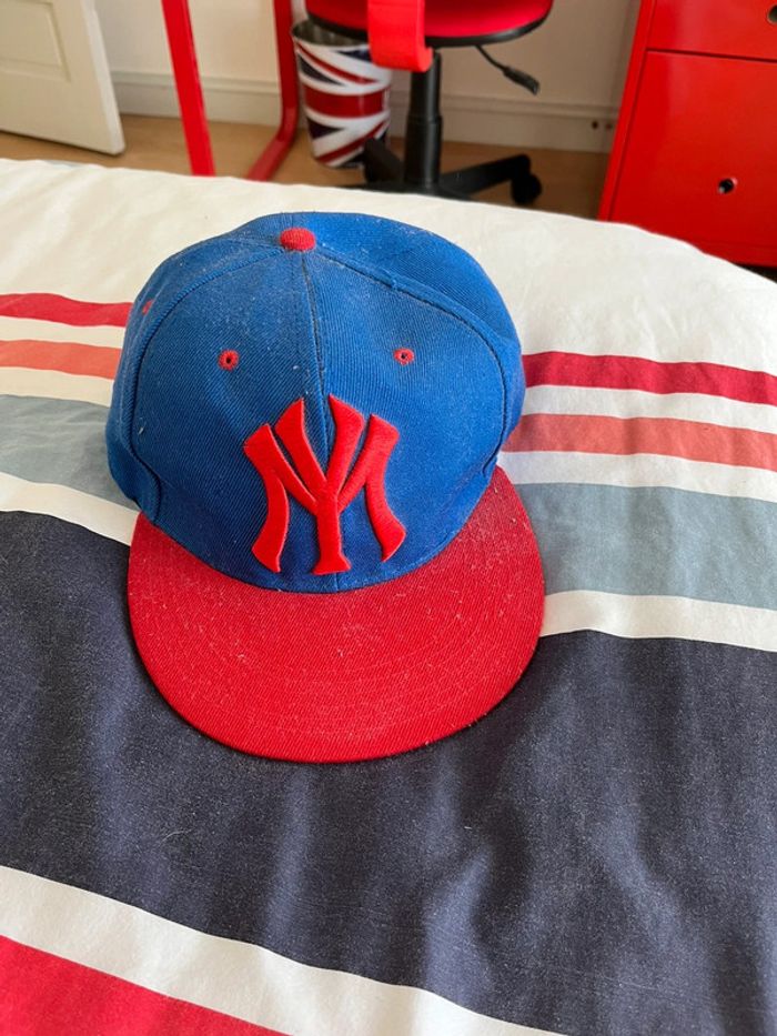 Casquette NY bleue et rouge