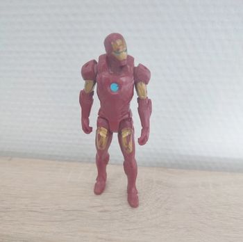 Petite figurine iron man