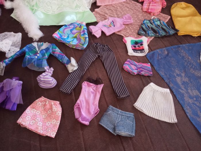 Lot VETEMENTS pour poupées BARBIE - photo numéro 6