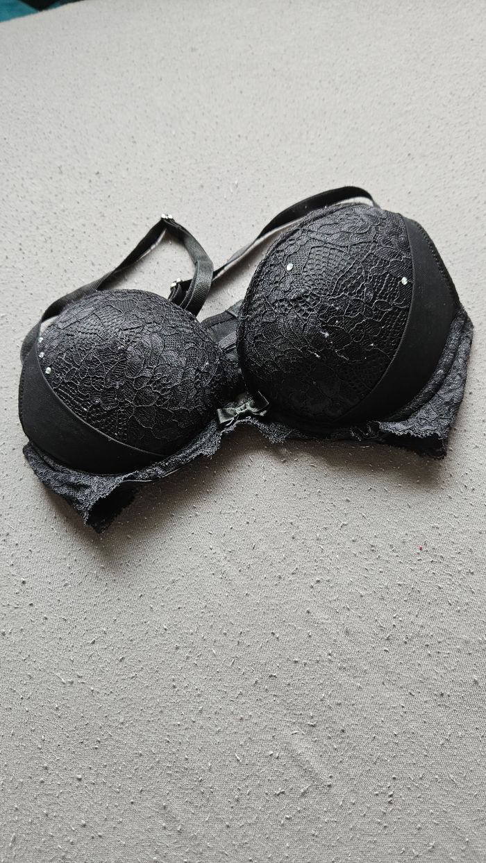 Soutien gorge noir push up 90B très bon état