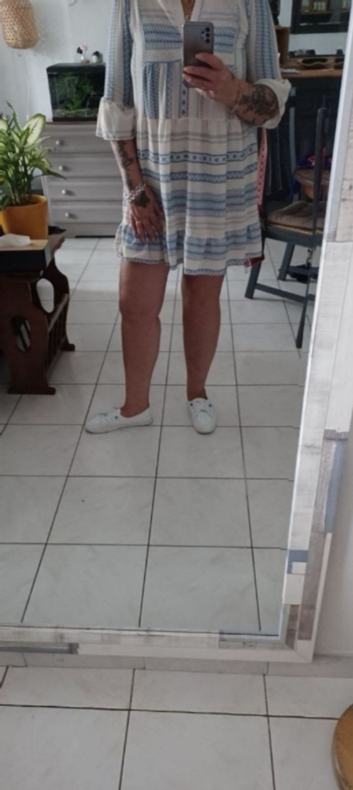 Très jolie robe courte d'été femme T U lisez bien l'annonce surtout