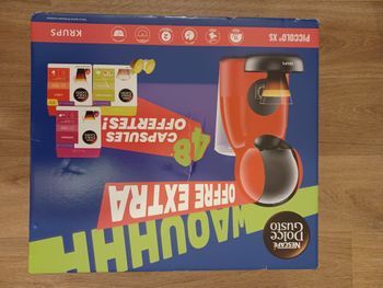 Cafetière Nescafé électrique neuve dolce gusto piccolo XS