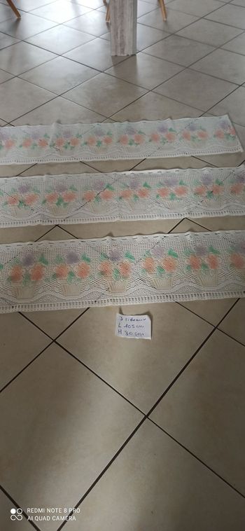 3 rideaux motifs pots de fleurs