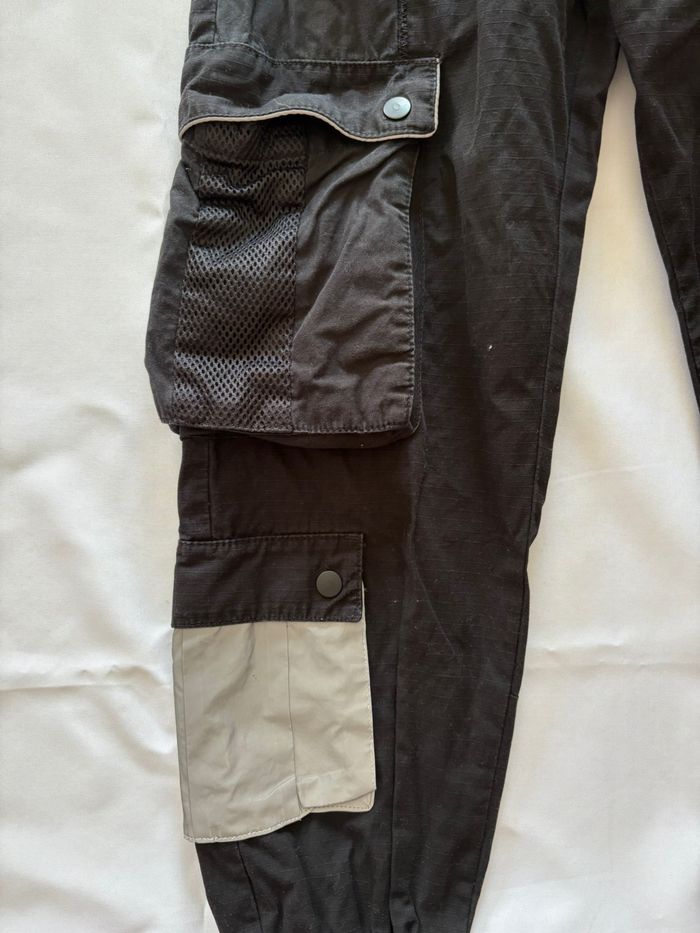 Pantalon cargo à poches multiples noir et réfléchissant - Bershka - S/36 - photo numéro 4