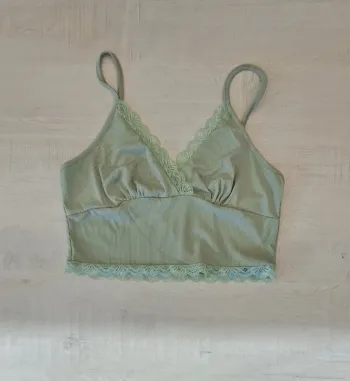 Crop top Shein - taille M - dentelle - vert - cache-coeur