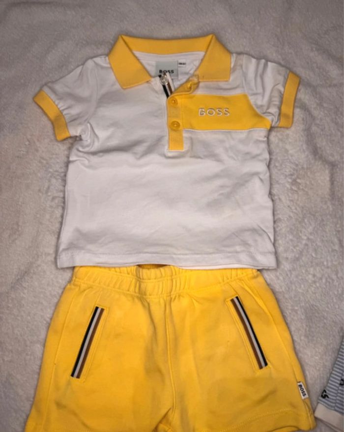 🌷Lot de vêtements et claquettes Hugo Boss bébé garçon taille 6 mois🌷 - photo numéro 2