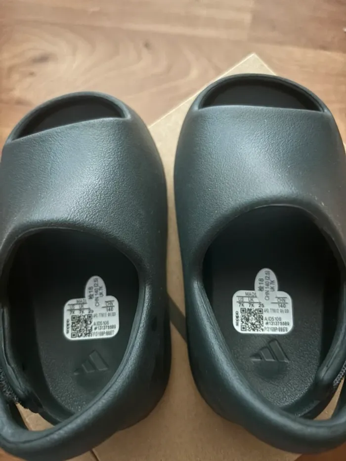 Adidas Yeezy slide - photo numéro 4