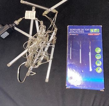 Lot de 2 bordures stalactites blanc froid bon état idéale Noel ou autre pour extérieur