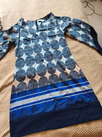 Robe courte avec manche fantaisie 