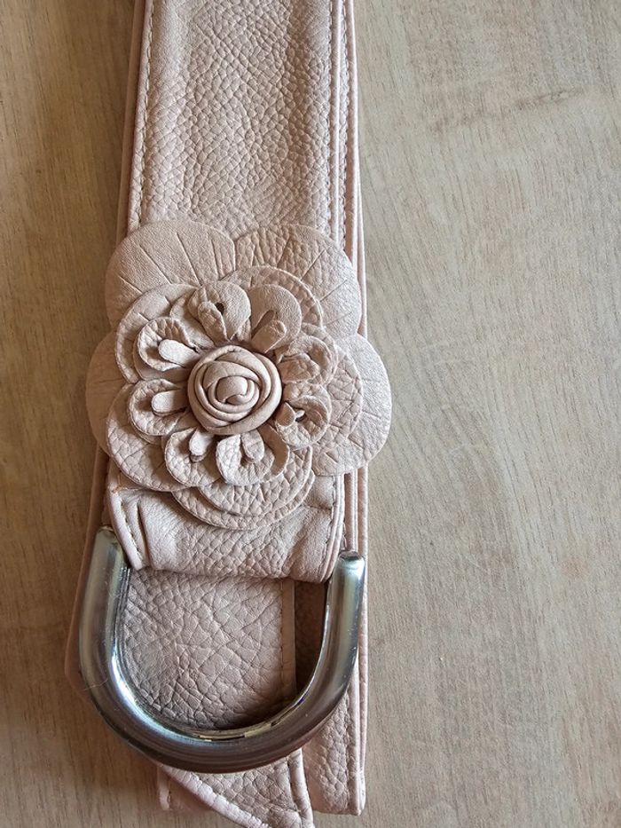 Ceinture a fleur rose pale, neuve emballée - photo numéro 2