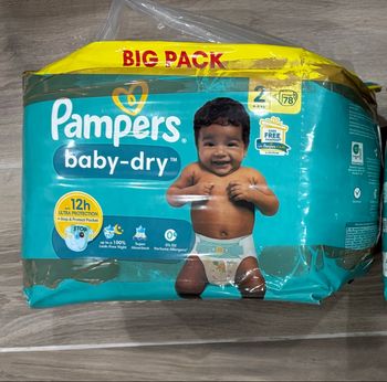 Couches Pampers baby dry taille 2