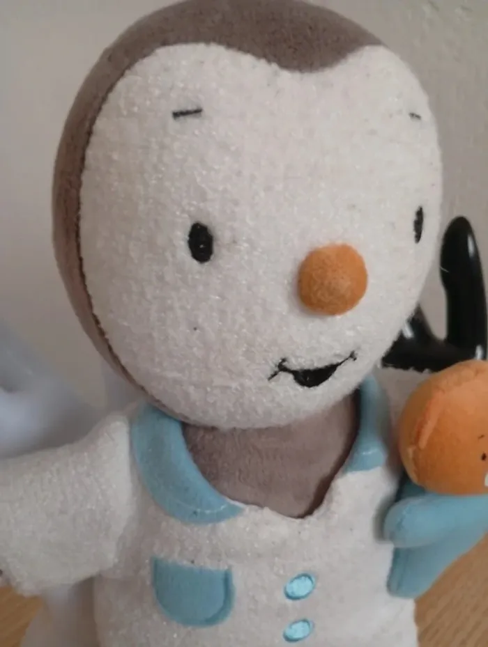 Peluche T'choupi et doudou 27cm phosphorescente dessin tchoupi et doudou - photo numéro 2