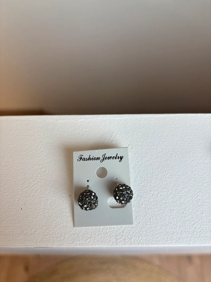 Boucles d’oreilles neuves - photo numéro 2