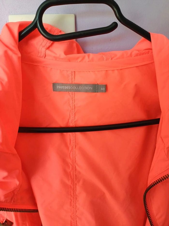 Veste très légère, la matière ressemble à celle d'un K-wai - photo numéro 2