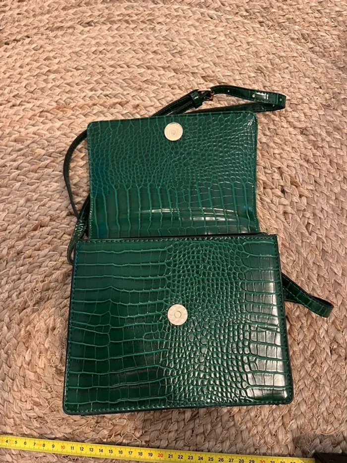 Sac bandoulière effet croco vert Asos - photo numéro 4