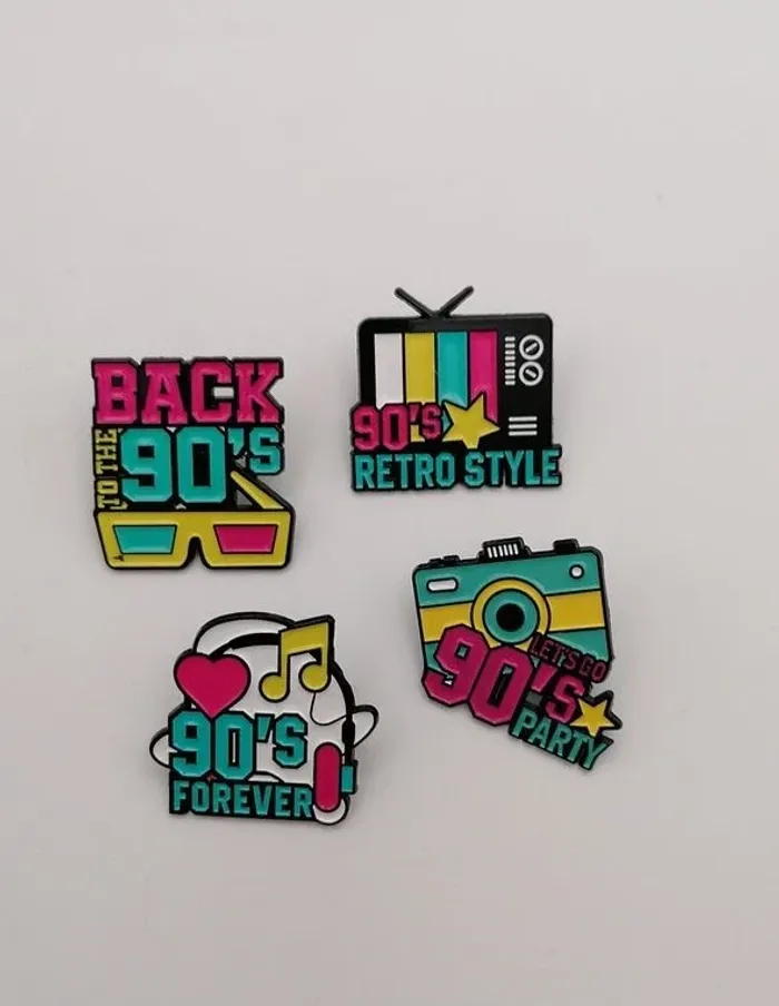 Lot 4 Pin's, broche motif année 90. - photo numéro 3