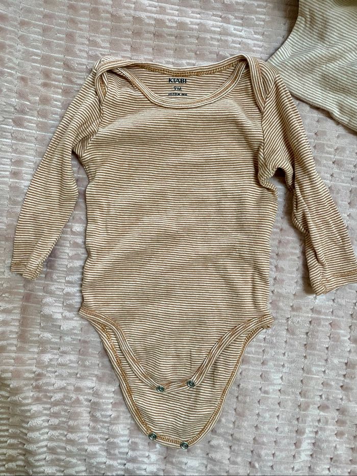 Bodies et pyjama 9 mois - photo numéro 2