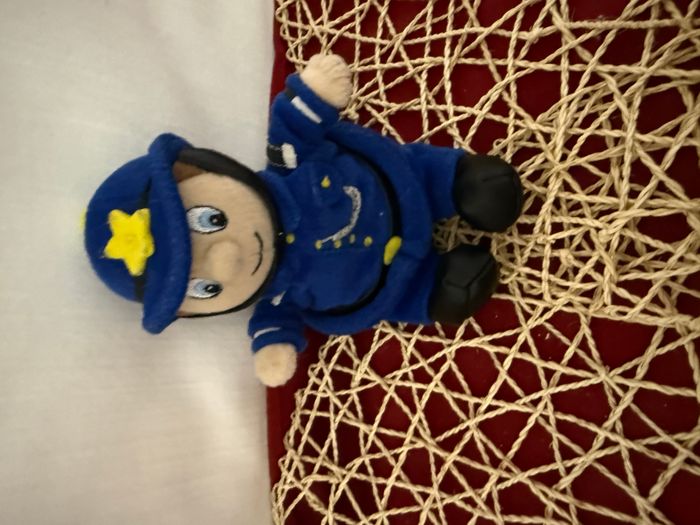 oui oui le pays des jouets peluche le policier tomy doudou - photo numéro 2