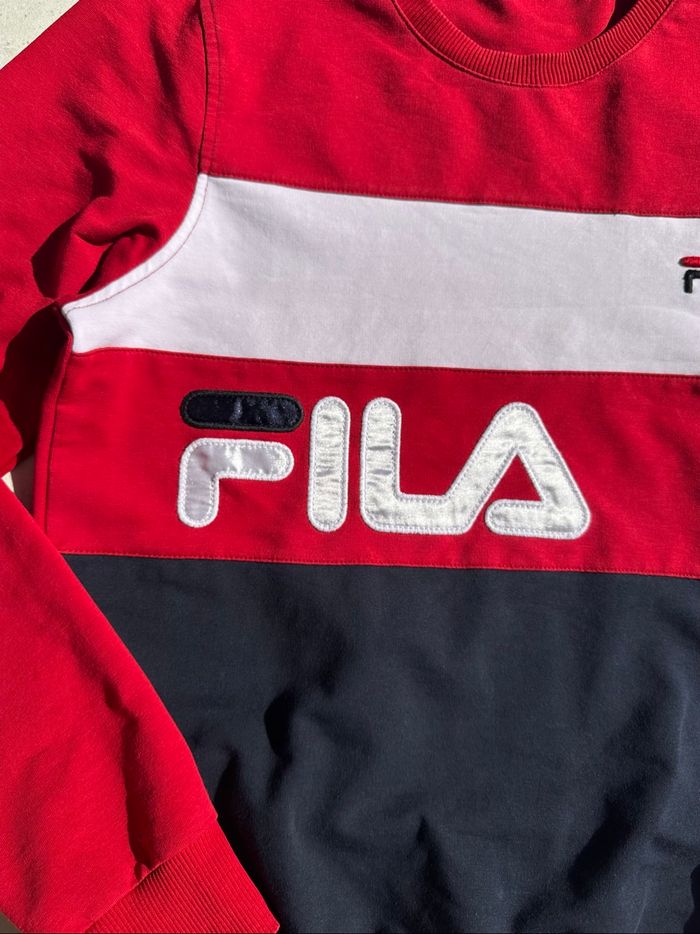 Sweatshirt Fila rouge et bleu marine taille S 👕 - photo numéro 5