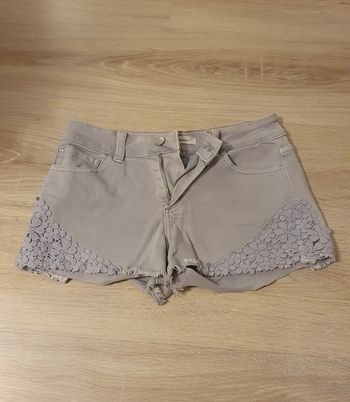 Mini short en jean mauve fleuri cache-cache
