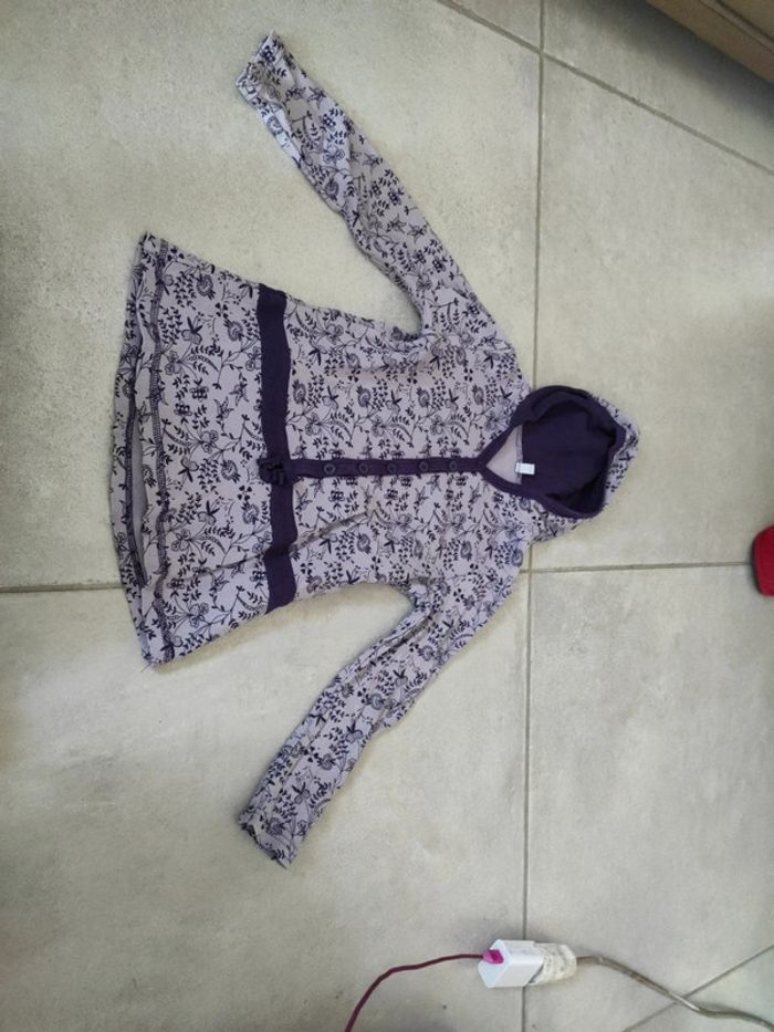 Tee shirt à capuche