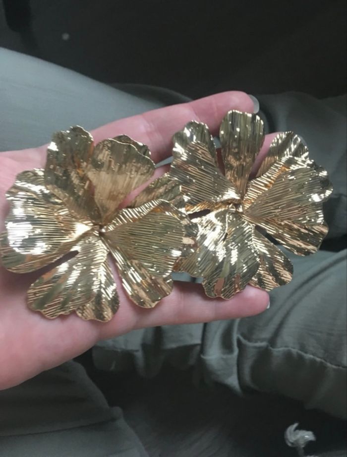 Boucles d’oreilles NEUVES pour femme forme de fleurs 🌼 couleur doré - photo numéro 2